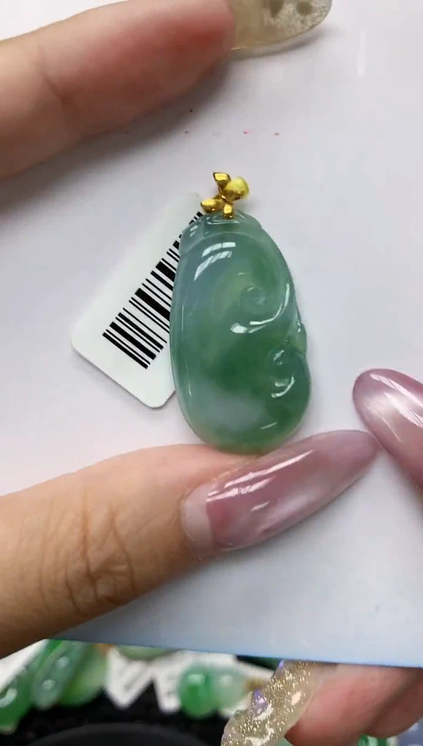 翡翠18K金镶嵌颈饰1111111111