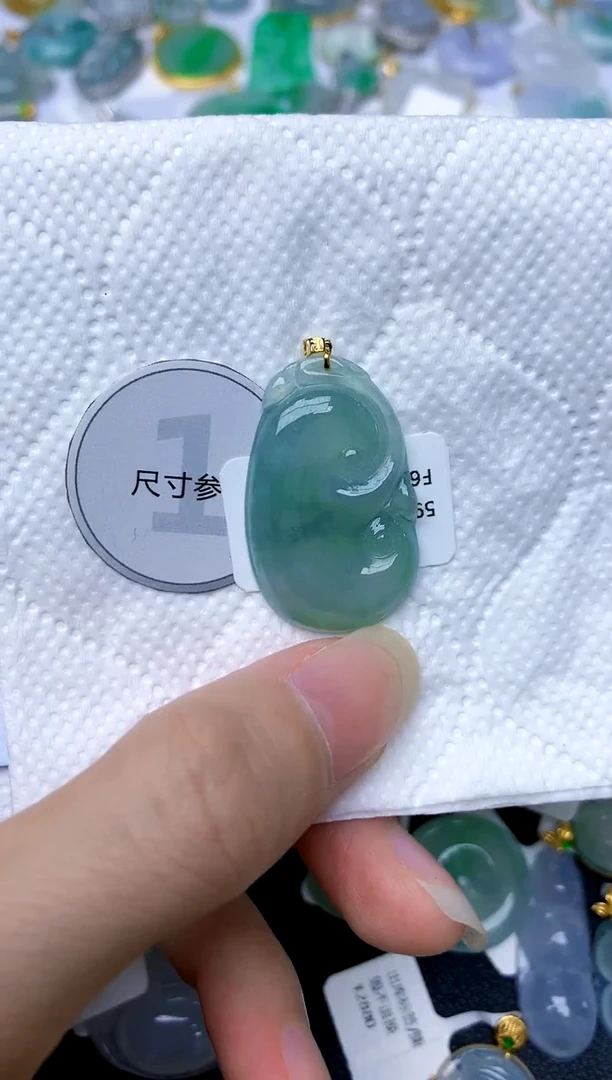 颈饰18K金镶嵌翡翠天然A货翡翠
