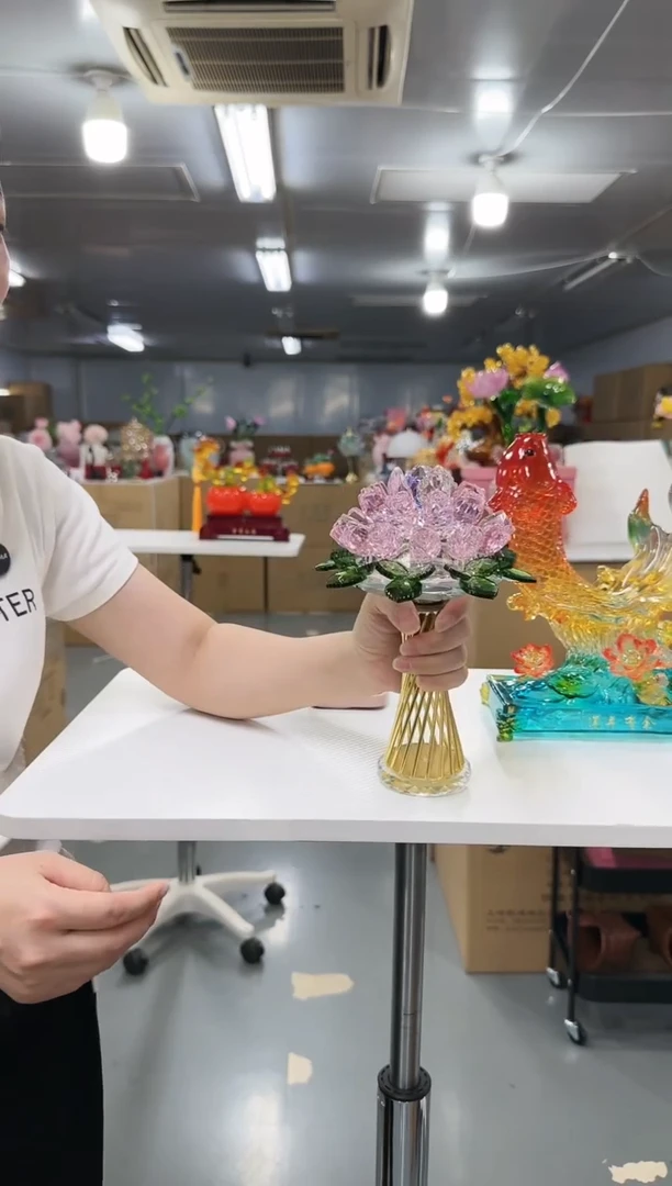 藤金沃水晶琉璃摆设   手捧花