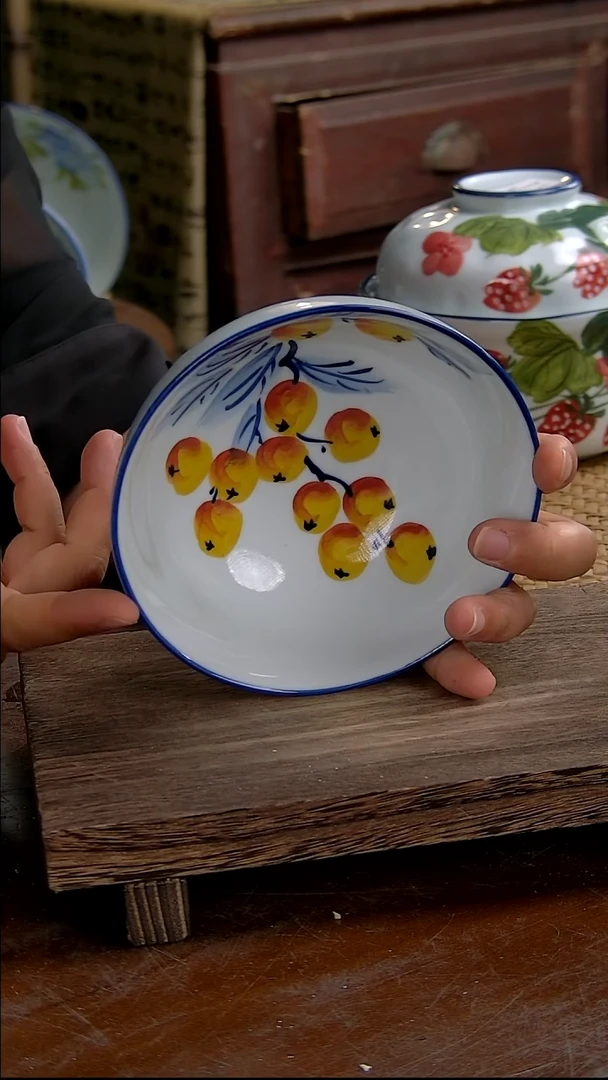 瓷片高白5.5英寸鸡心碗-青花枇杷