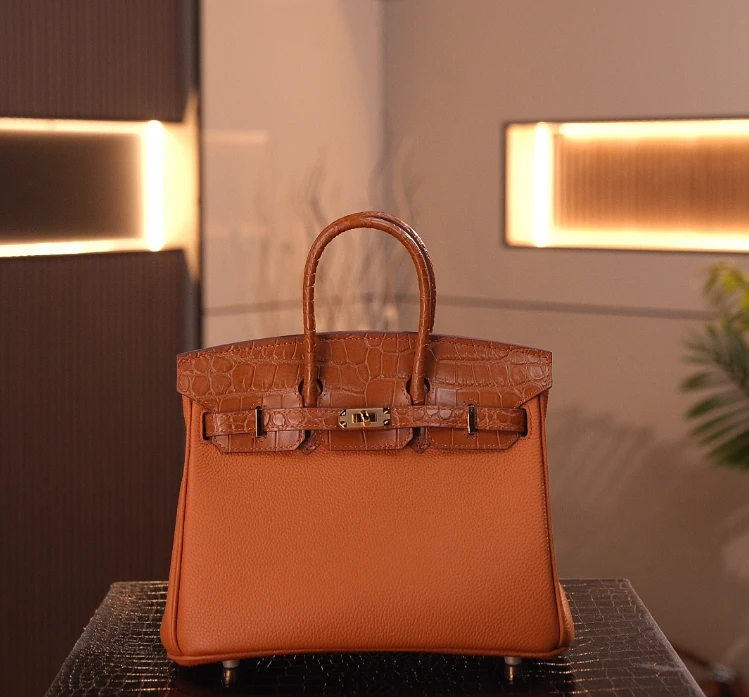 31（全新未拆封）25*14*19cm轻奢时尚潮流百搭手提单肩斜跨女款包包