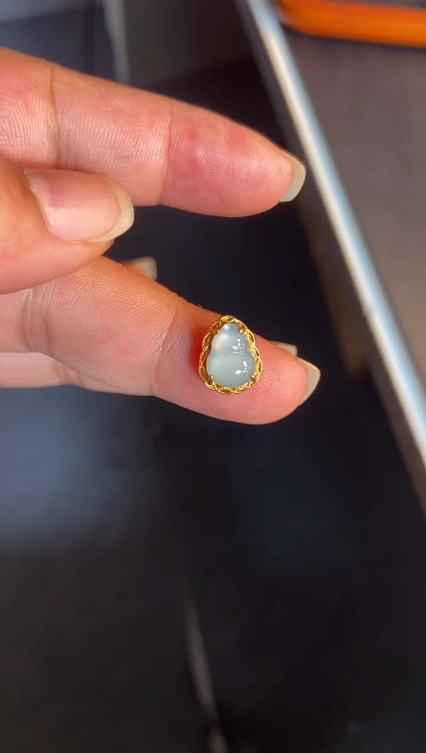 吊坠(不含链)18K金镶嵌翡翠1