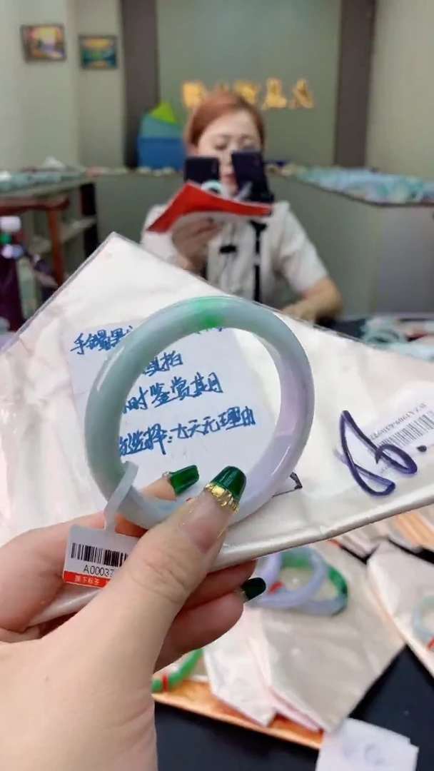 翡翠手镯未镶嵌0113792021