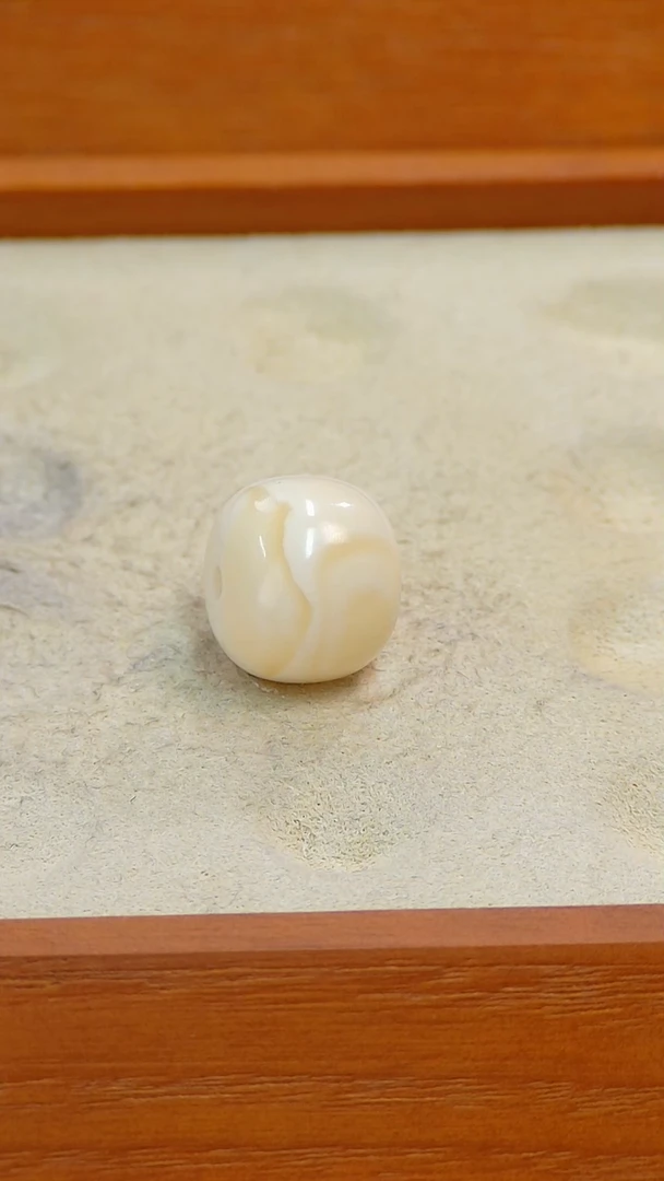 【闪购商品】蜜蜡裸石未镶嵌俄料1.477克