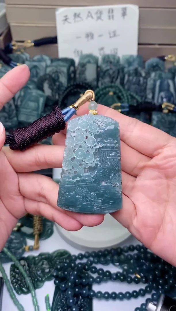 颈饰未镶嵌翡翠