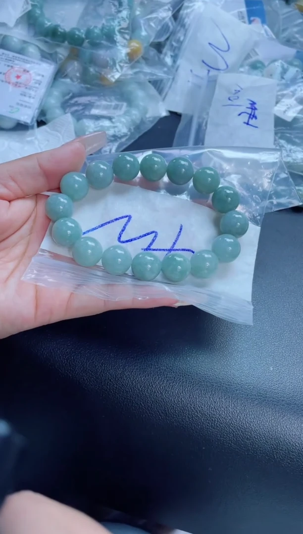 翡翠戒指未镶嵌珠串