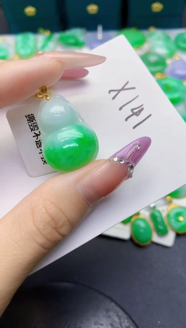 颈饰18K金镶嵌翡翠缅甸天然翡翠A货