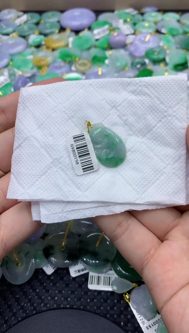 颈饰18K金镶嵌翡翠天然缅甸翡翠A货
