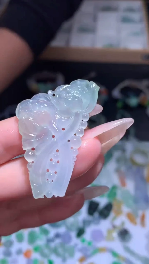 未镶嵌定制翡翠并蒂莲