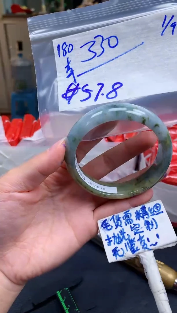 未镶嵌定制翡翠ꪶ****ꪮ180毛货需精细抛光手镯拍一发一