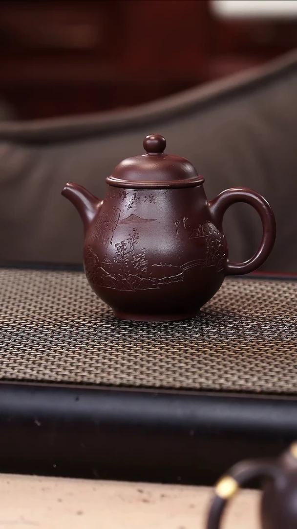 茶壶紫砂紫袍玉砂精工山水刻绘高潘130cc