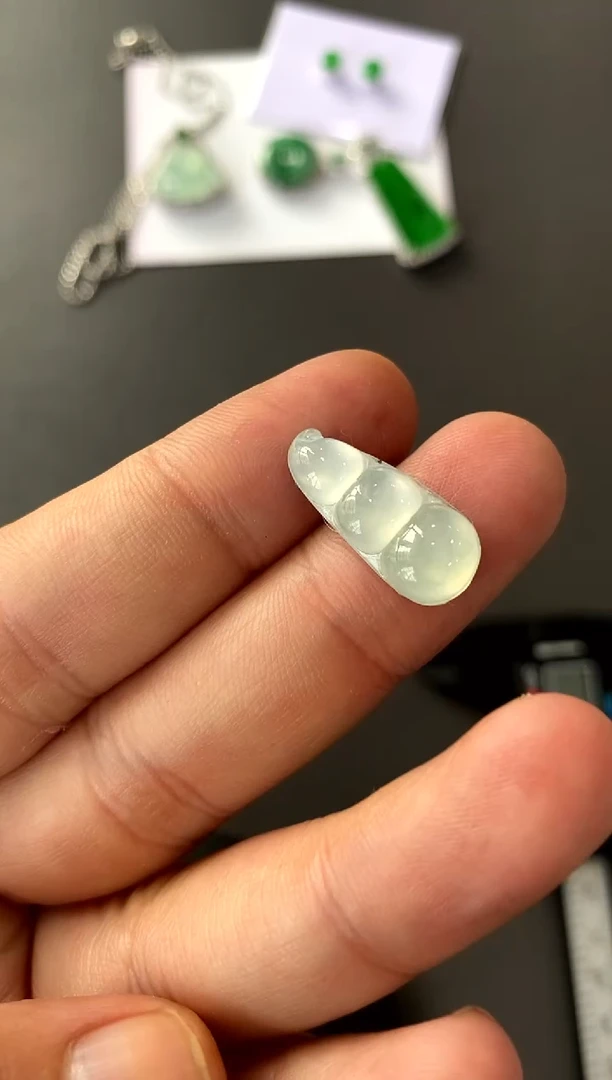 【闪购商品】定制翡翠18K金镶嵌豆子