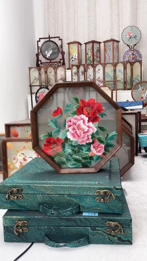 扇子苏绣作品手工精品摆台