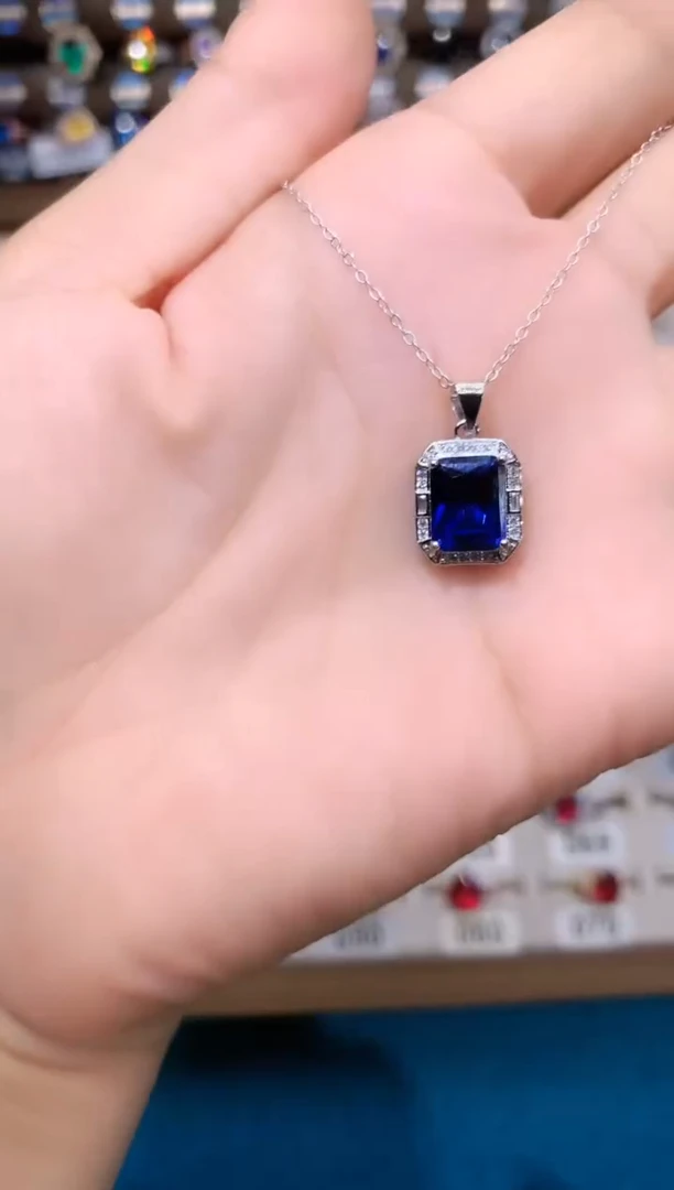 蓝宝石吊坠(赠链)银S925镶嵌银色