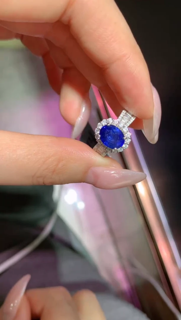 戒指蓝宝石18K金镶嵌2.55CT