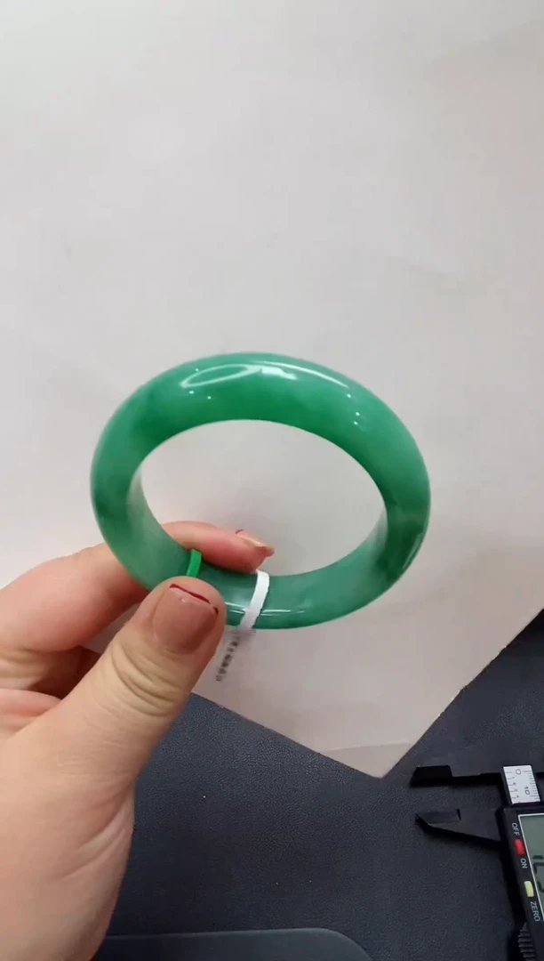 【闪购商品】石英质玉手镯未镶嵌非洲翠24