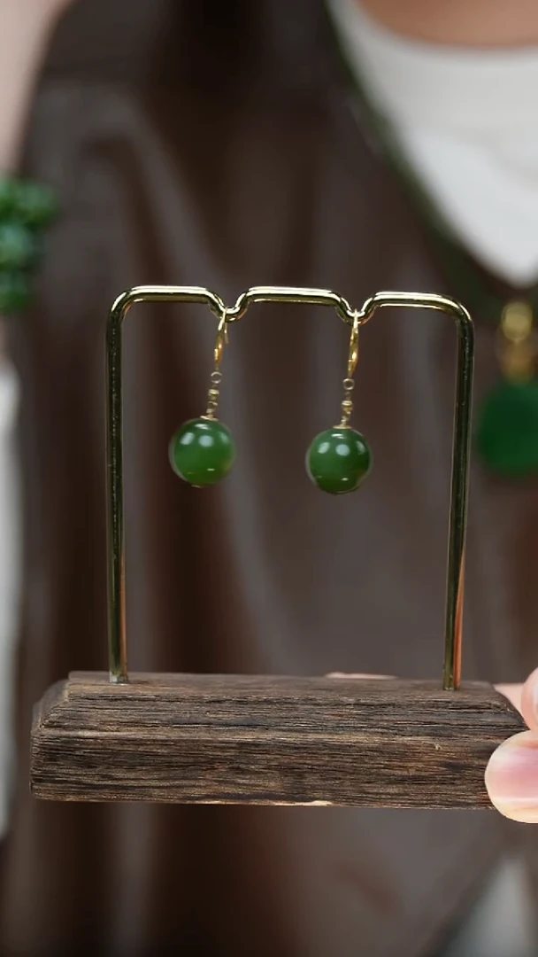 18K金镶嵌和田玉耳饰1