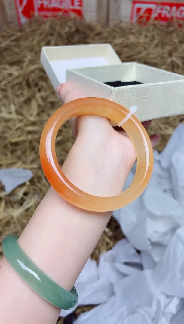 未镶嵌手镯石英质玉3002黄--圈口64