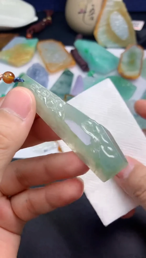 颈饰未镶嵌翡翠