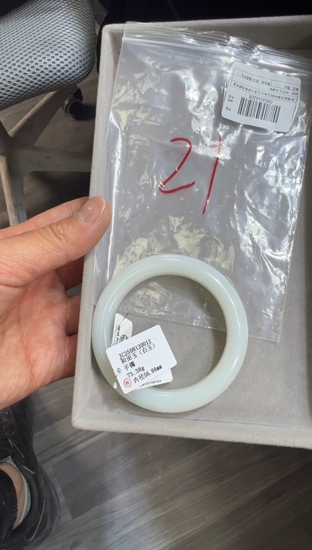 未镶嵌手镯和田玉时**雨天泰白玉56+手镯