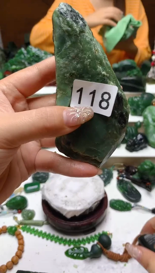 未镶嵌和田玉（碧玉）珠宝半成品1