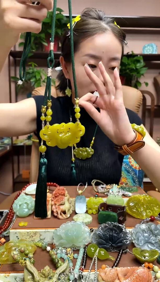 未镶嵌岫玉吊坠多样性发货发其中之一