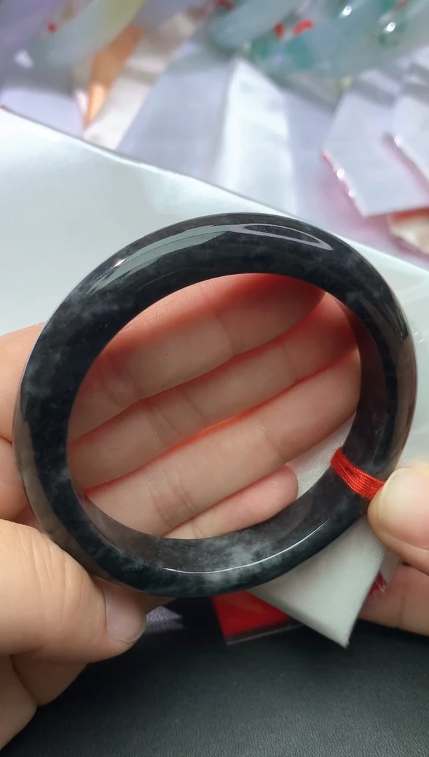 翡翠手镯未镶嵌手镯