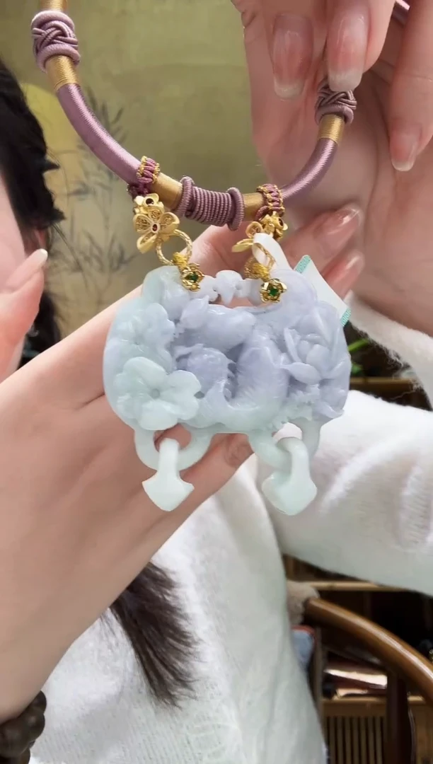 颈饰未镶嵌翡翠吊坠