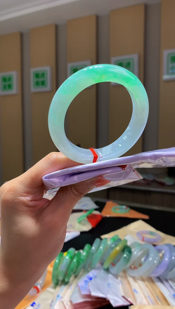 未镶嵌手镯翡翠-c41 圈口56.3 全款22万 定金2万