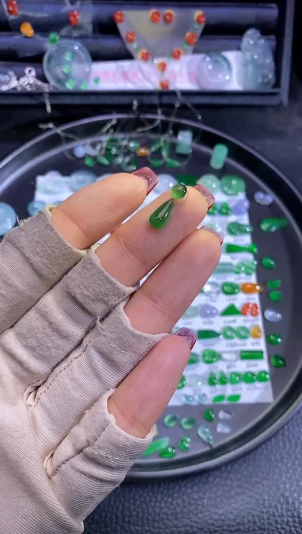 未镶嵌挂件翡翠水滴