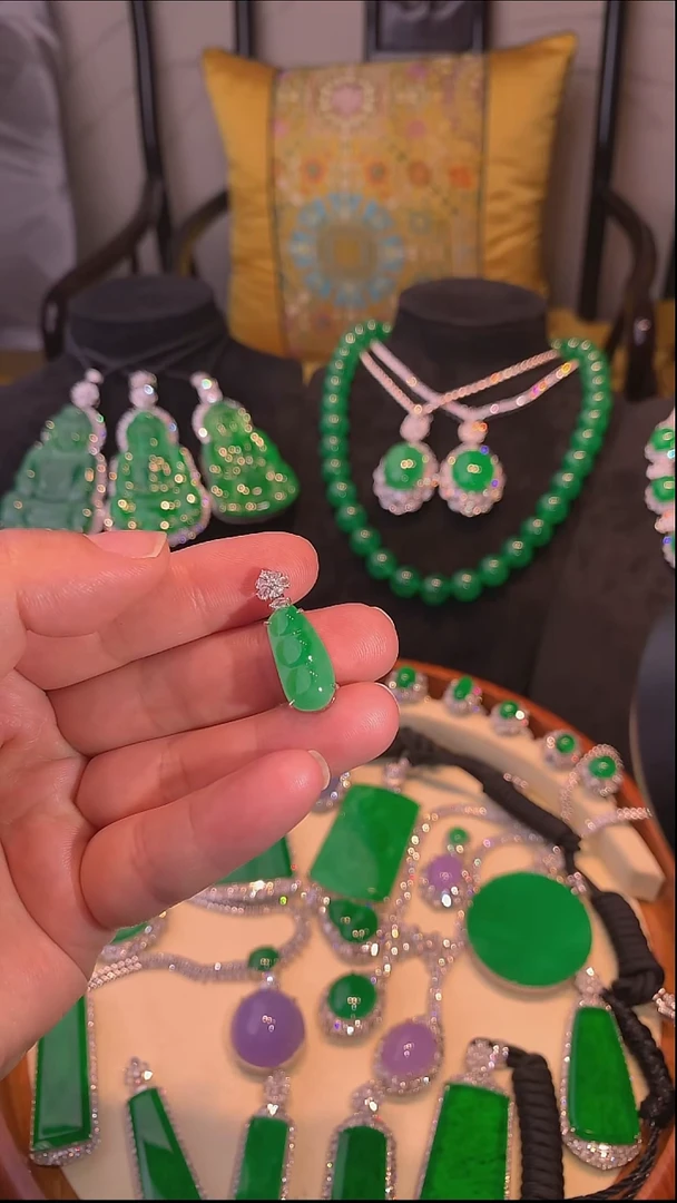 吊坠(不含链)18K金镶嵌翡翠吊坠