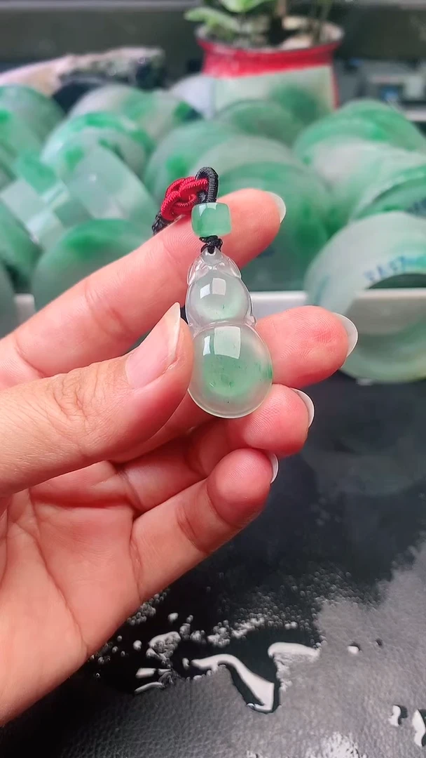 定制石英质玉（非洲翠）非洲翠挂件