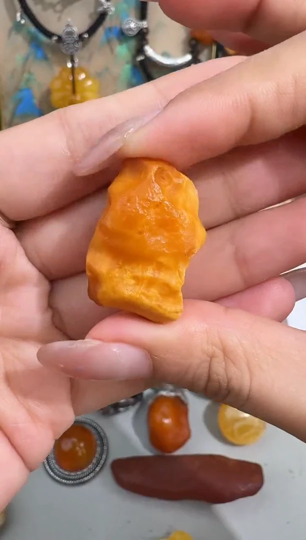 未镶嵌琥珀裸石琥珀