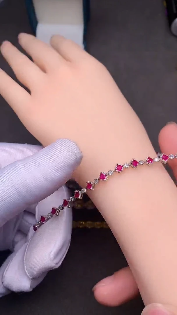 【闪购商品】红宝石手链银S925镶嵌·······