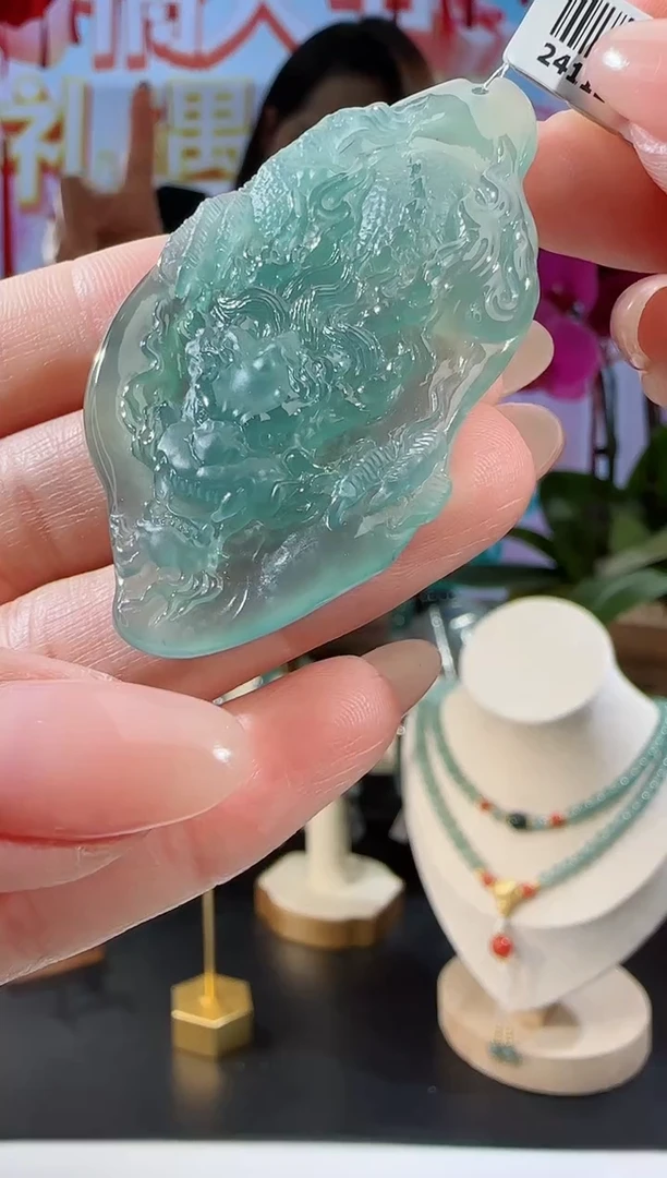 【闪购商品】翡翠吊坠(不含链)未镶嵌龙牌