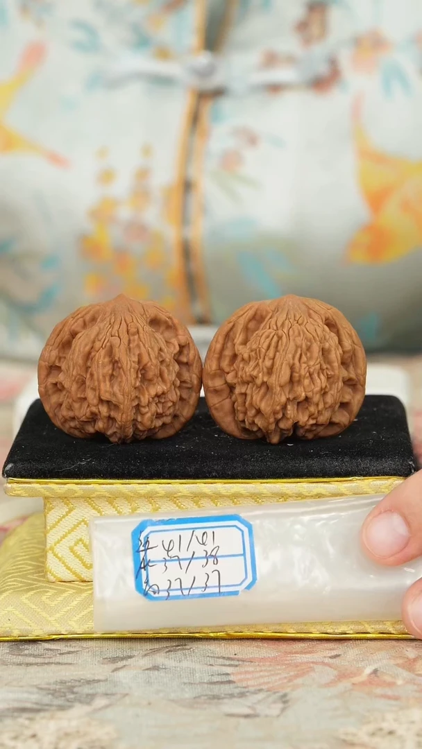 【闪购商品】文玩核桃把件麦穗虎头