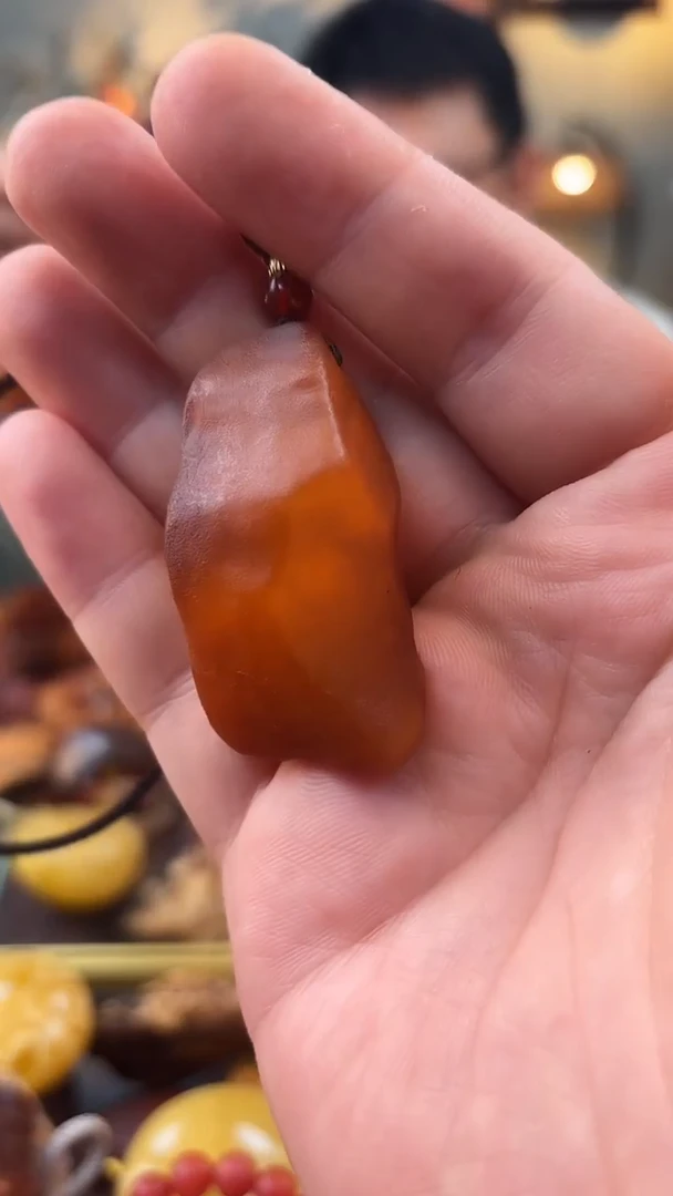 未镶嵌颈饰琥珀吊坠