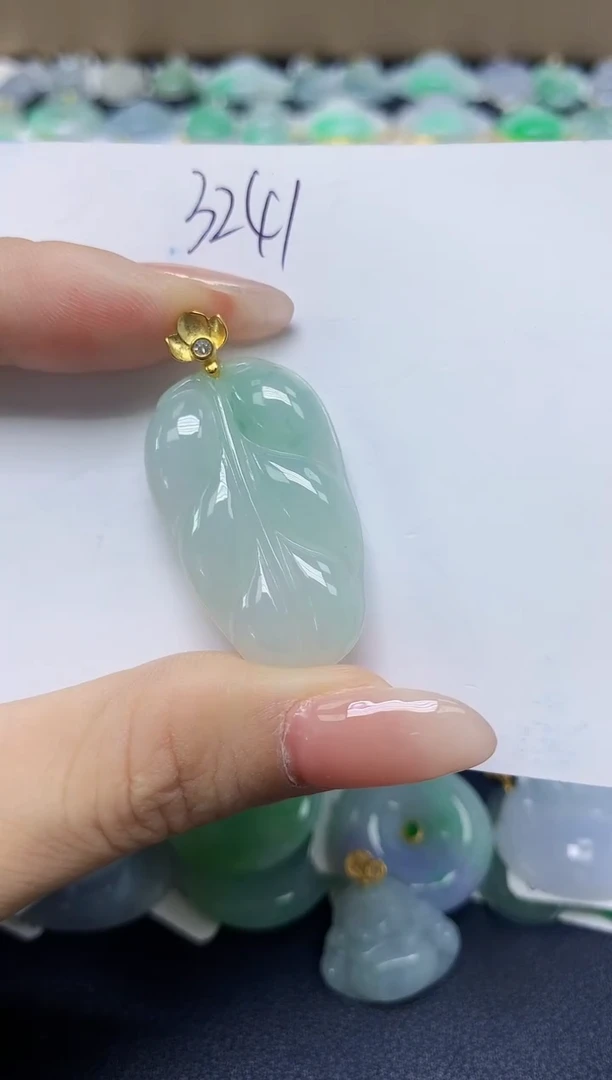 翡翠未镶嵌颈饰 天然缅甸翡翠A货