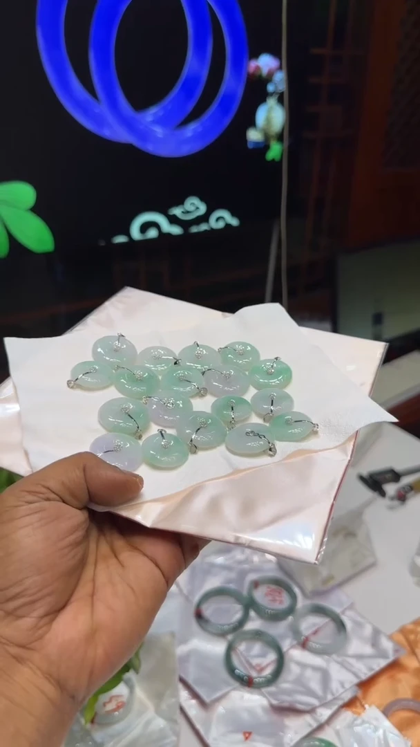 翡翠手镯未镶嵌平安扣挂件随机发一