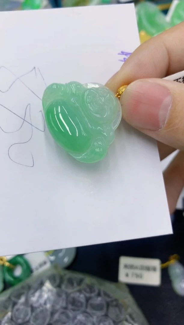 颈饰18K金镶嵌翡翠最初的记忆
