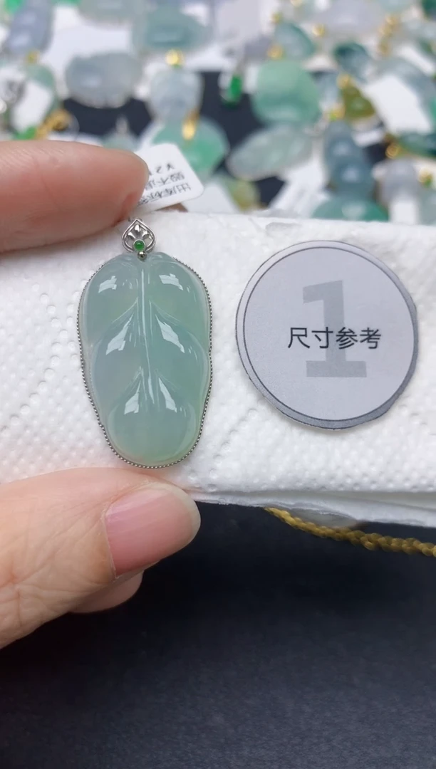 颈饰18K金镶嵌翡翠天然缅甸A货翡翠