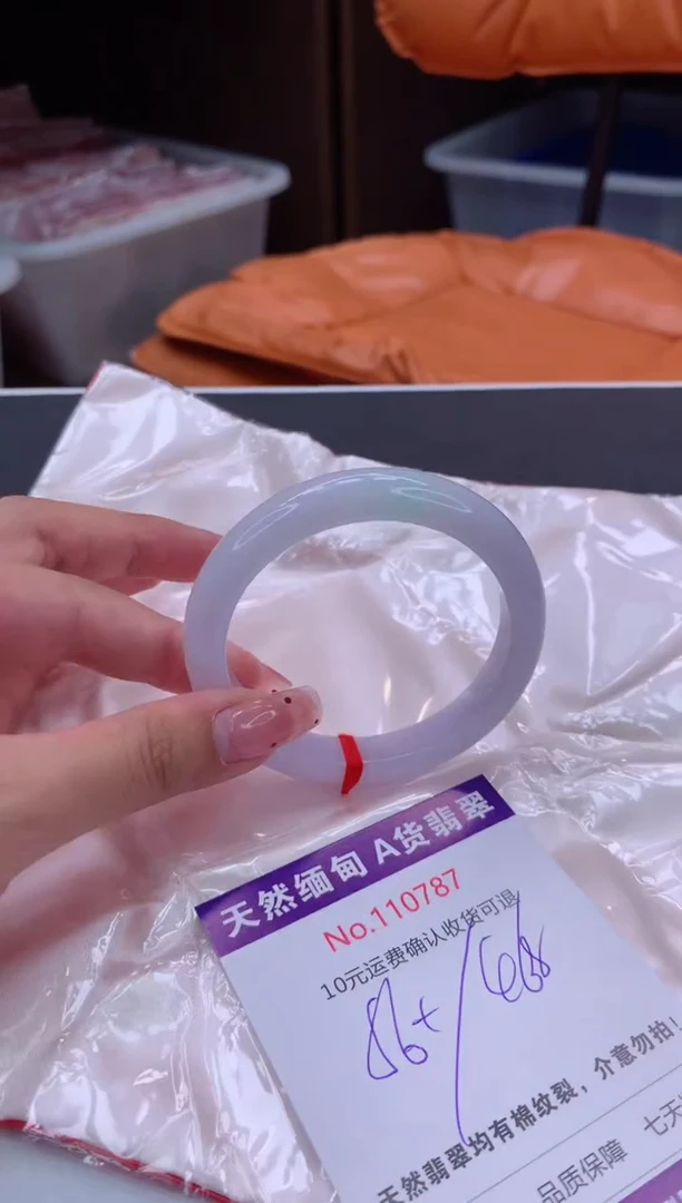 未镶嵌手镯翡翠有纹，完美者勿拍