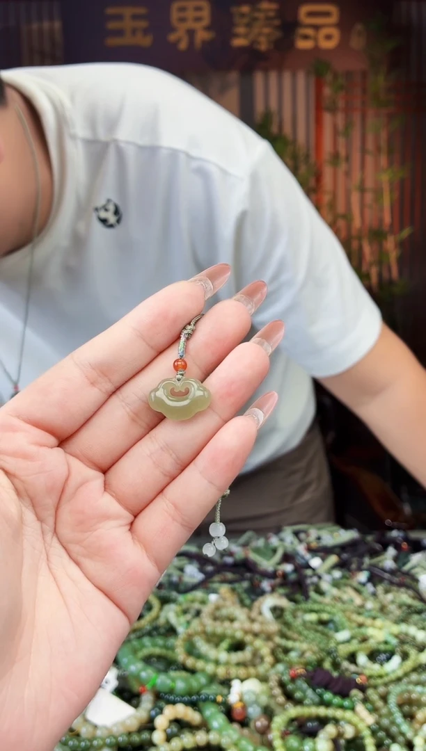 和田玉未镶嵌颈饰拍一发一