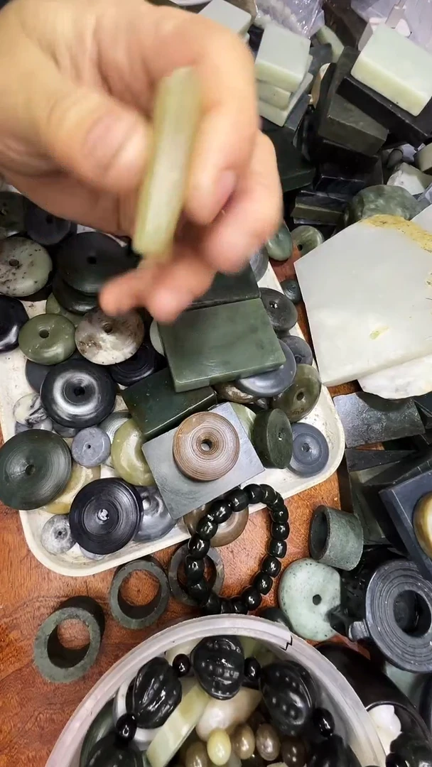 未镶嵌和田玉珠宝半成品有内裂