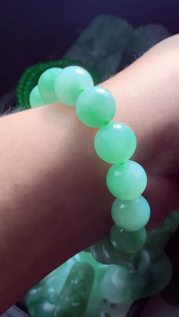 未镶嵌定制翡翠b****?翡翠毛货定制