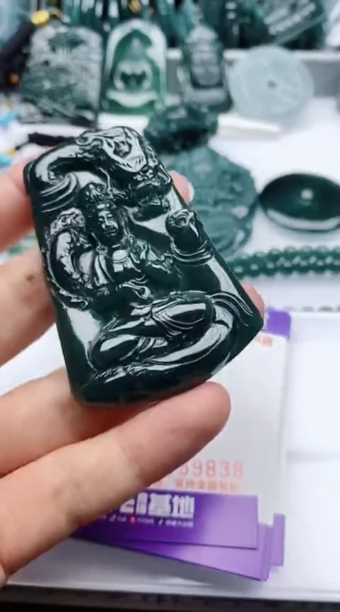 翡翠未镶嵌颈饰