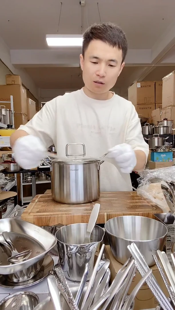 A25 微瑕卓德铭18cm芦笋锅（检测）