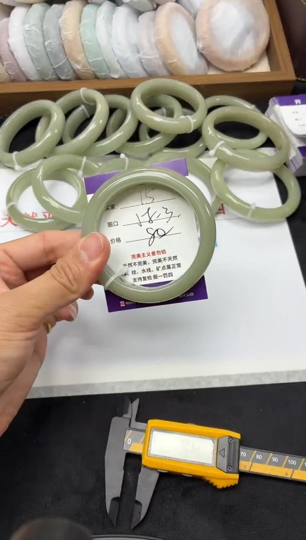 未镶嵌手镯石英质玉15