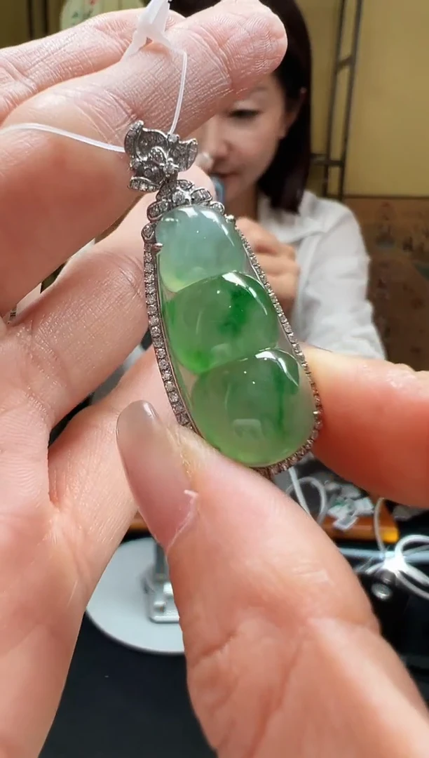 翡翠18K金镶嵌颈饰DFZ0605-149