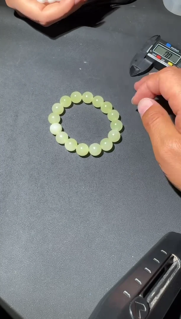 未镶嵌和田玉（糖玉）挂件和田玉